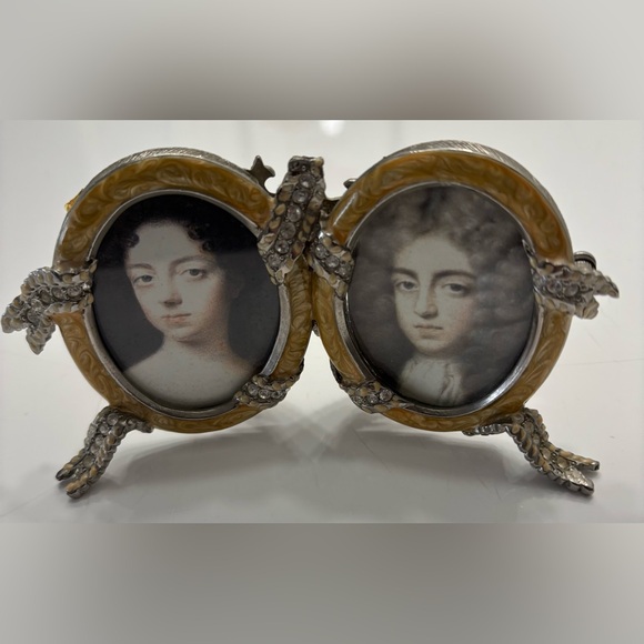 💯 AUTHENTIC! Vintage Double Portrait Frame with Gold and Silver Accents